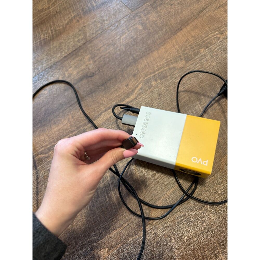 Projector with USB-C cable connector - Picture 8 of 8